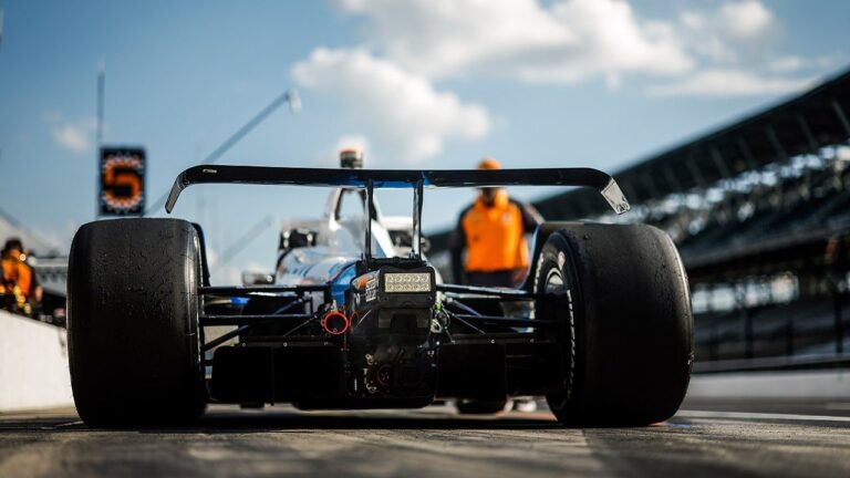 Джимми Джонсон прокатит Тома Брэди на двухместном IndyCar в Инди-500