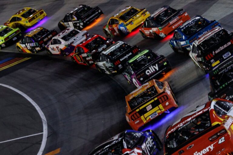 Ерекше NASCAR жарысы: пандемия 2020 All-Star Race қалай өзгертті