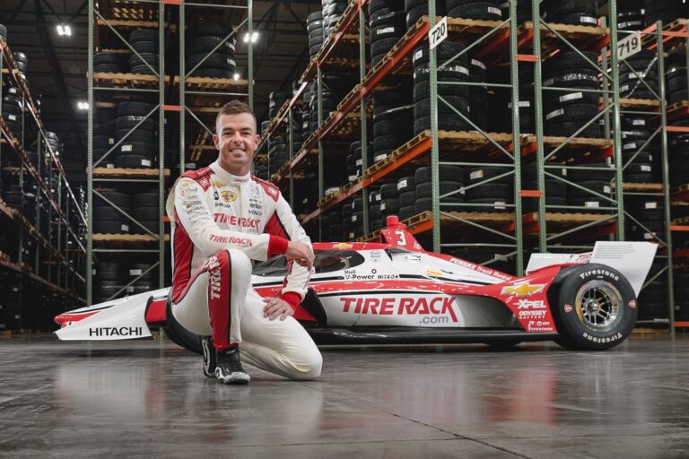 Маклафлин показал лучшее время на тренировке IndyCar в Индианаполисе