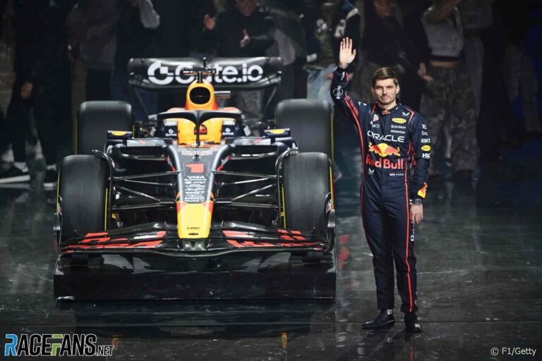 Ферстаппен прокомментировал слухи об уходе из Red Bull