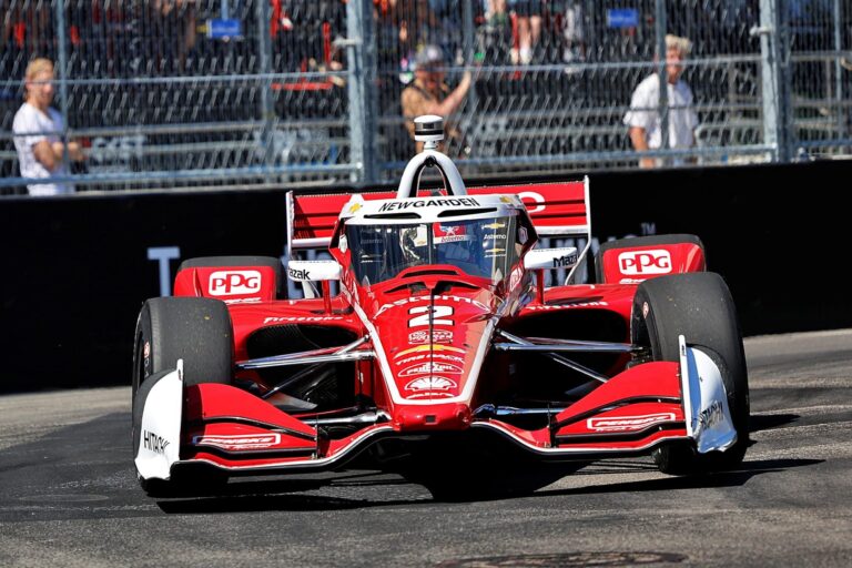 IndyCar Indianapolis 500-де Penske командасын қатаң жазалады