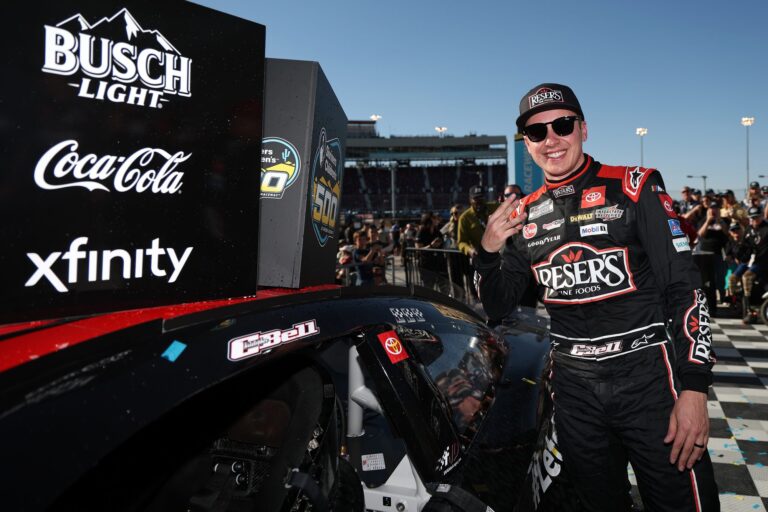 Белл одержал победу в гонке всех звезд NASCAR в Норт-Уилксборо