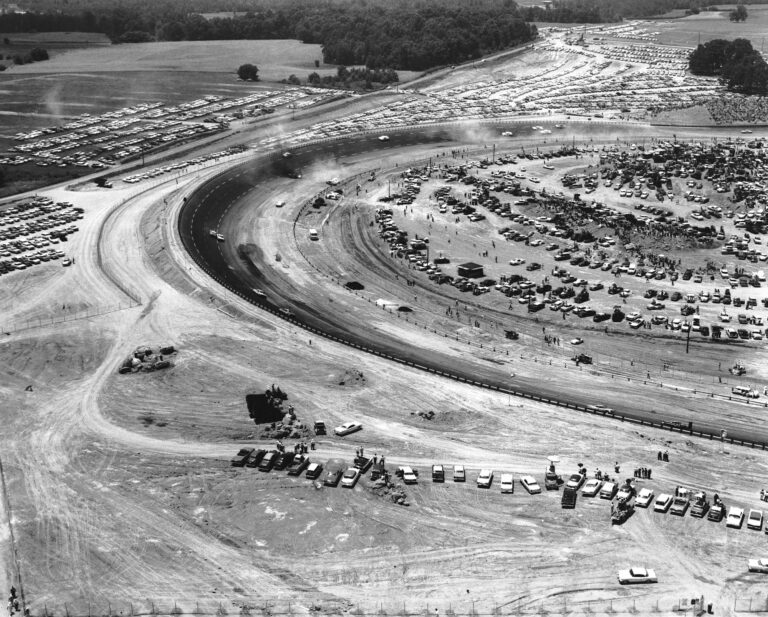40 гонщиков выйдут на старт гонки NASCAR Coca-Cola 600