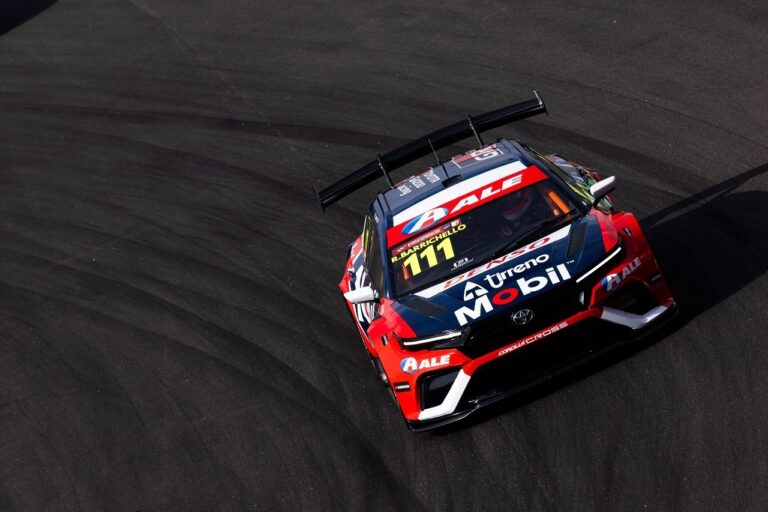 Легенда Формулы-1 одержал две победы в NASCAR Brazil в возрасте 52 лет