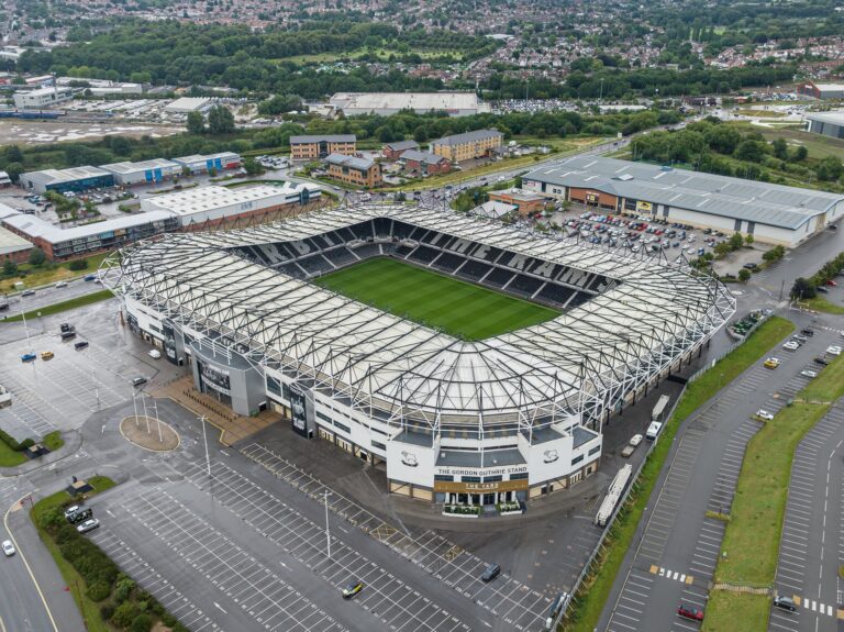 Derby County иесі жаңа инвесторларды іздеу үшін делдал тартты