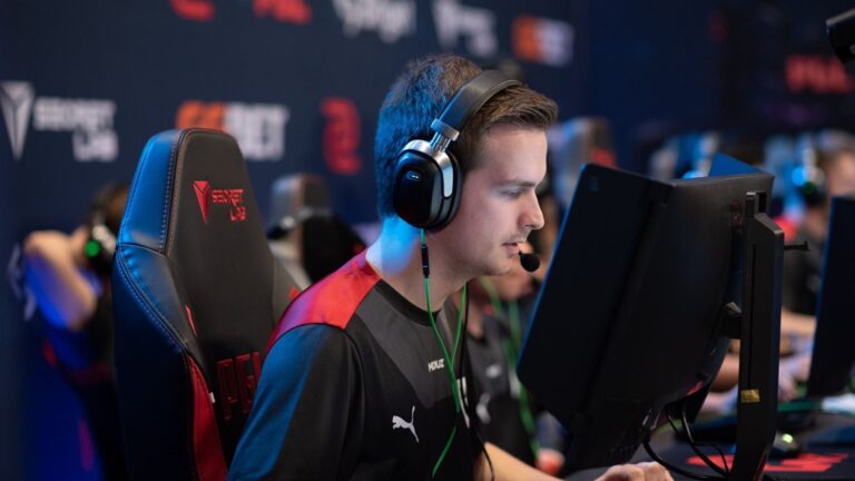 AcoR GamerLegion командасының IEM Dallas турниріндегі Team Falcons қарсы ойын туралы пікір білдірді