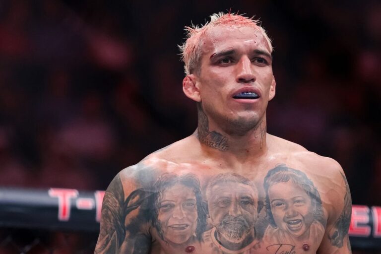 Чарльз Оливейра сразится с Илией Топурией за вакантный титул UFC