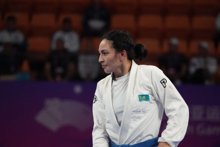 Софья Берульцева эффектно вышла в финал чемпионата Азии по каратэ