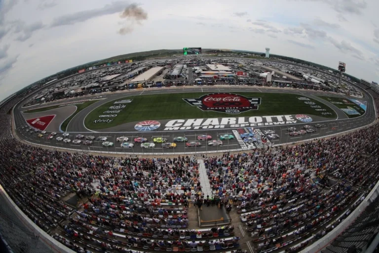 Дисквалификация изменила итоги гонки NASCAR в Шарлотте