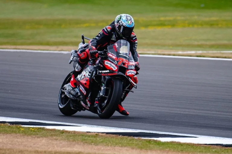 Беццекки одержал неожиданную победу на Гран-при Великобритании MotoGP