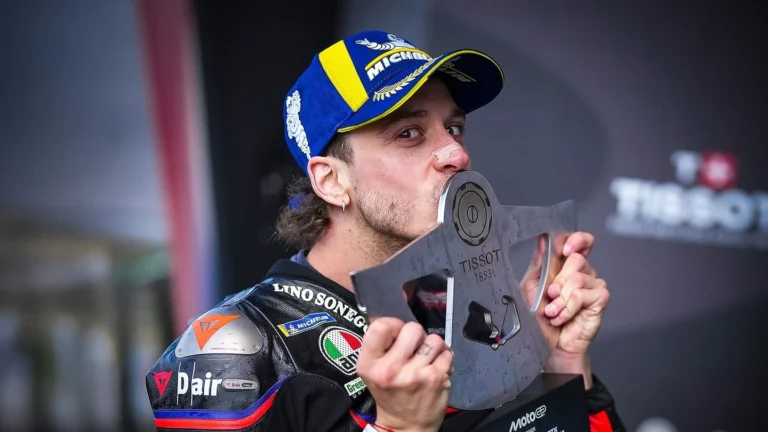 Бецекки MotoGP Сильверстоун кезеңінде күтпеген жеңіске жетті
