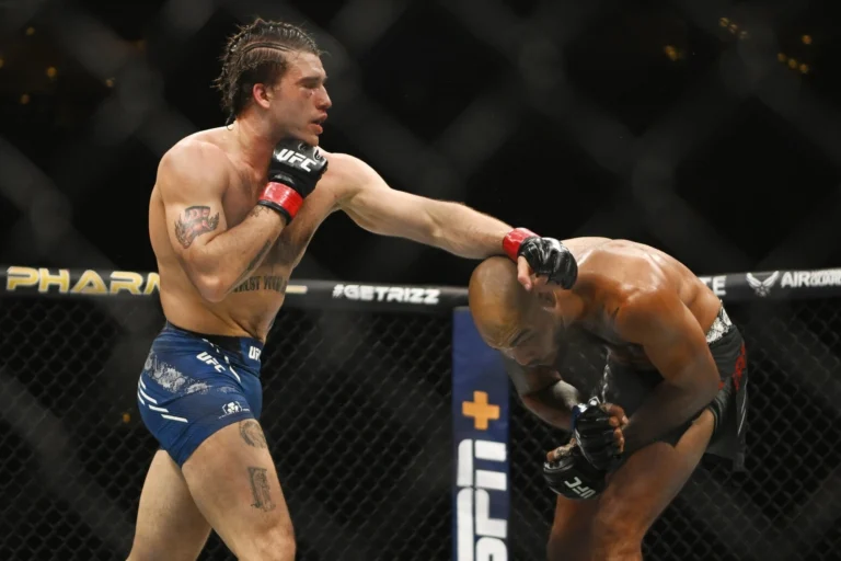 Боец UFC Билли Рэй Гофф рассказал, как потратил бонус за бой года