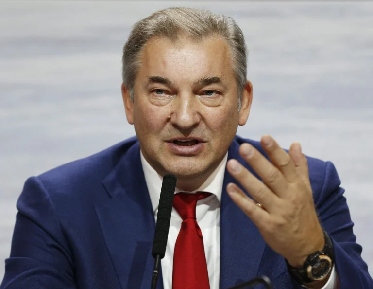 Третьяк рассказал о разном отношении к поражениям в России и Канаде
