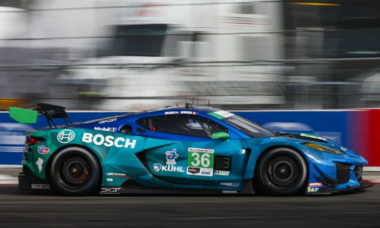 Роберт Уикенс дебютировал в гонке IMSA на специально оборудованном Corvette