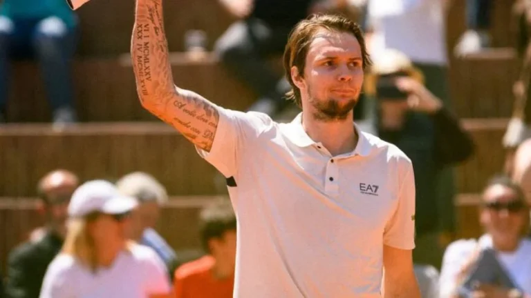 Александр Бублик вылетел в первом круге турнира ATP 500 в Гамбурге