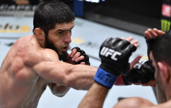 Рядом с Рахмоновым? Бернс отправил Махачева в полусредний вес UFC