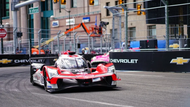 Неожиданная развязка гонки IMSA в Детройте: обладатели поул-позиции сохранили лидерство