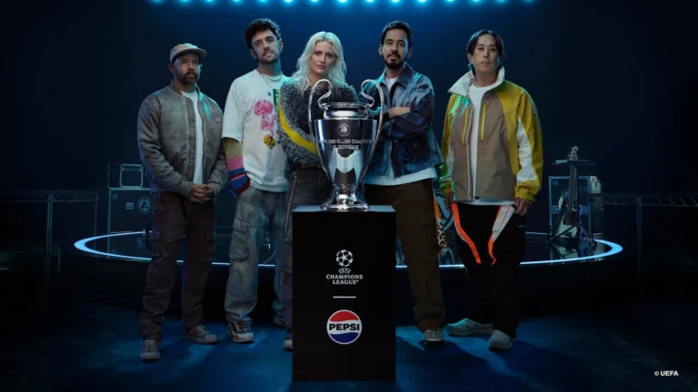 Легендарная Linkin Park выступила на открытии финала Лиги чемпионов