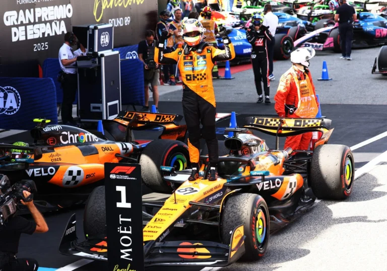Пиастри Испания Гран-приінде McLaren-ге қос жеңіс әкелді