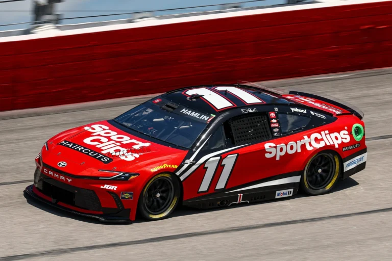 Хэмлин NASCAR-дағы 700-ші жарысында Гордонның рекордын қайталады