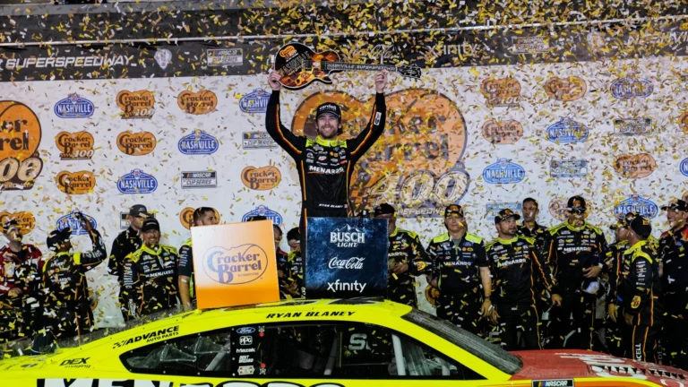 Бланей одерживает долгожданную победу в гонке NASCAR в Нэшвилле
