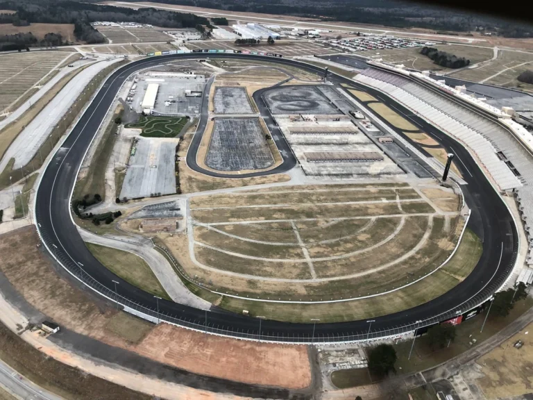 NASCAR-дің Атлантадағы аңызға айналған автодромы ірі мәміледен кейін атауын өзгертті