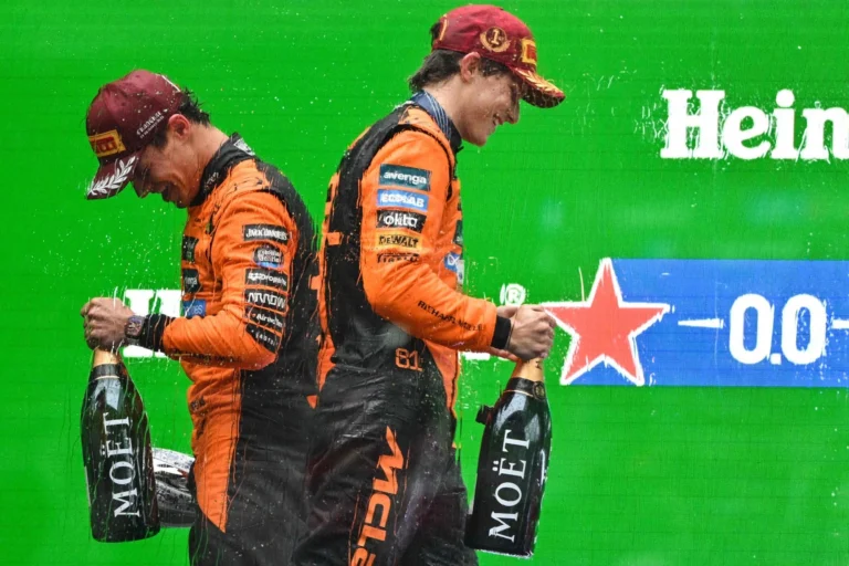 Пилоты McLaren уклонились от комментариев о штрафе Ферстаппена