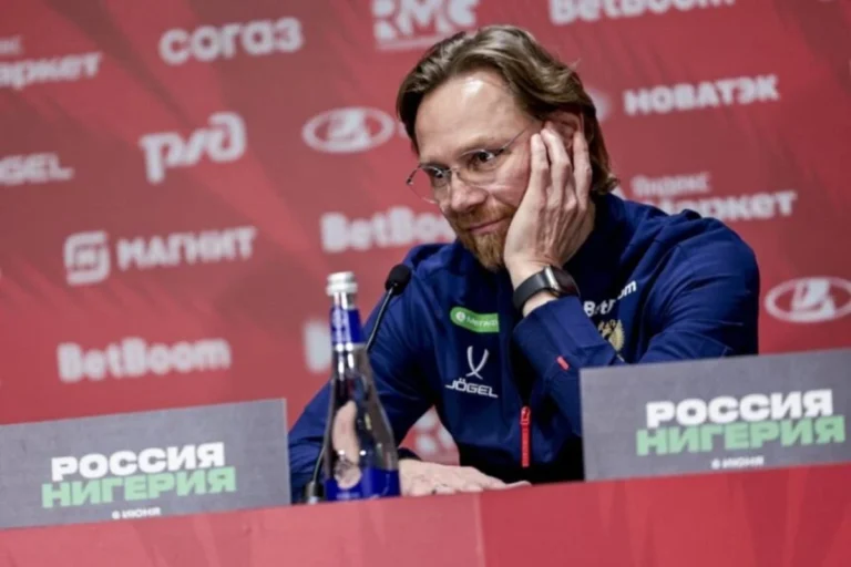 Карпин раскритиковал ошибку Сафонова в матче с Нигерией