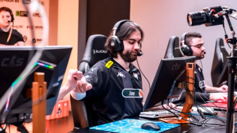 FL4MUS рассказал о совместной работе с капитаном Virtus.pro