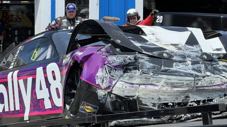 Жесткая авария Алекса Боумана на гонке NASCAR в Мичигане