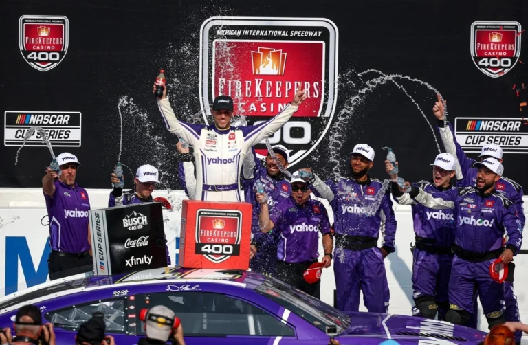 Хэмлин одержал драматичную победу в гонке NASCAR в Мичигане