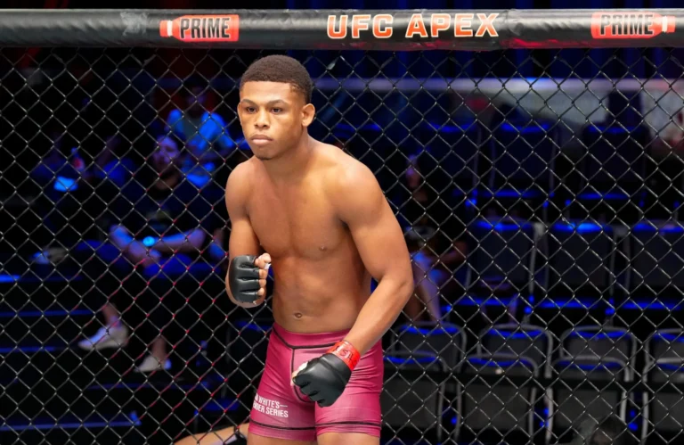 Замена в карде UFC Fight Night: Смозерман встретится с Саймоном