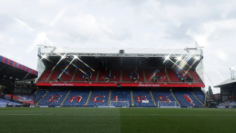 Crystal Palace может лишиться еврокубков из-за владельца клуба