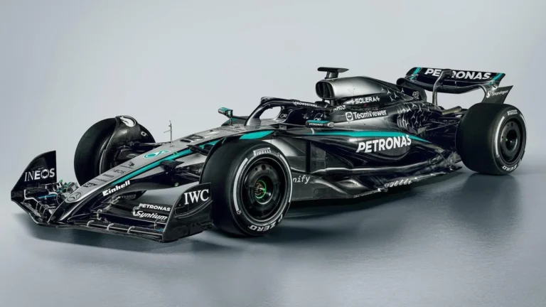 Расселл не беспокоится о слухах про переход Ферстаппена в Mercedes