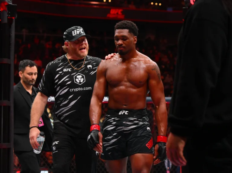 Непобежденный проспект UFC встретился с легендой перед боем в Атланте