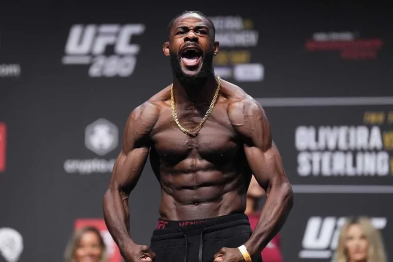 UFC-дің бұрынғы чемпионы Нганну ұйымның салмақ өлшеу рәсіміне күтпеген жерден келді