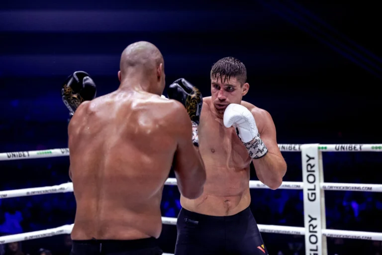 Чемпион Glory Верховен сделал громкое заявление о шансах Джонса против Аспиналла