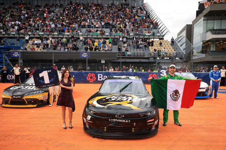 Даниэль Суарес Мексикадағы NASCAR Xfinity жарысында тарихи жеңіске жетті