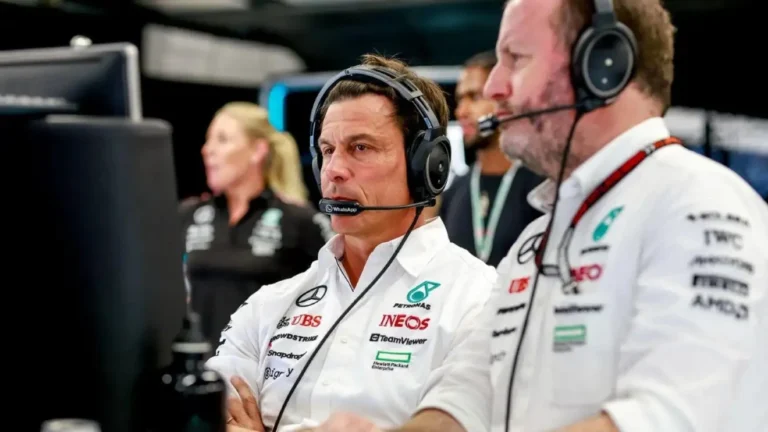 Тото Вольфф дал совет McLaren после столкновения напарников в Канаде