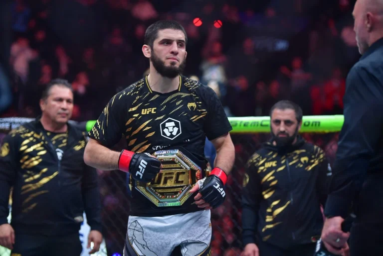 Тренер Махачева раскрыл планы чемпиона UFC на смену весовой категории