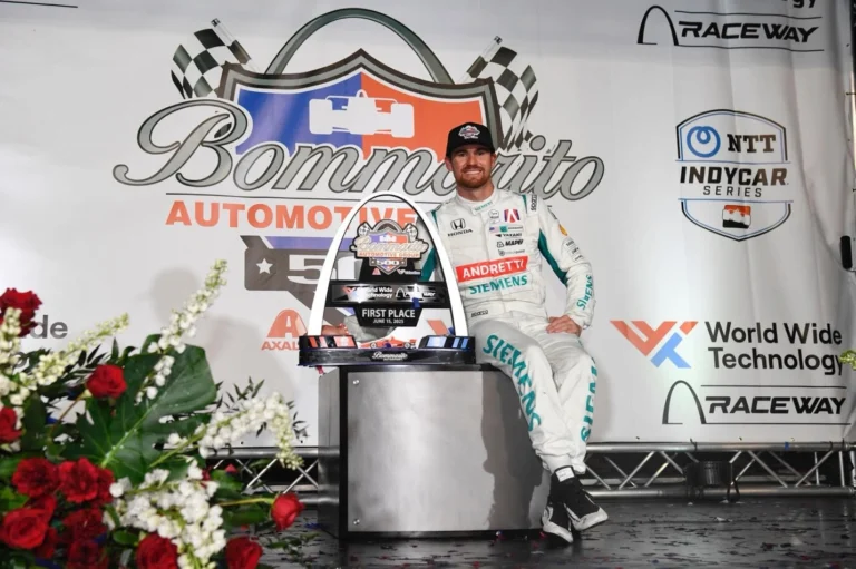 Кайл Киркуд IndyCar овалды трассасында алғашқы жеңісін жеңіп алды