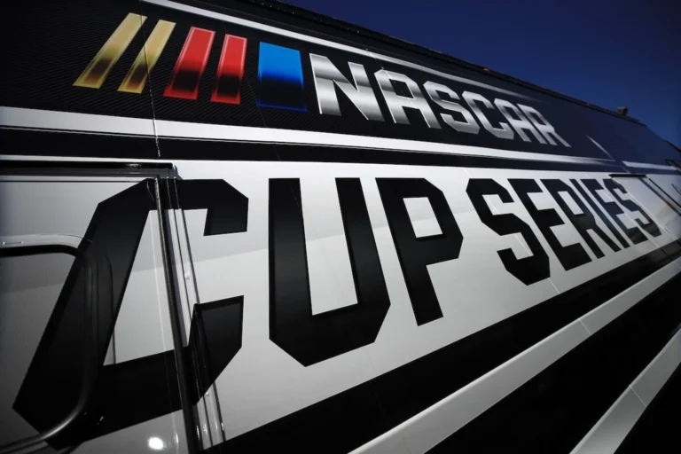 Legacy Motor Club и Rick Ware Racing судятся из-за продажи чартера NASCAR