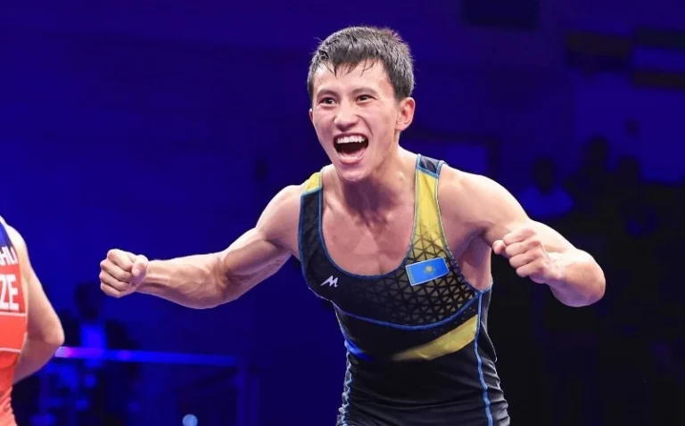 Казахстанские борцы завоевали три золота на старте молодежного чемпионата Азии