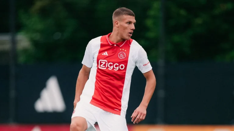 Norwich City близок к подписанию защитника Ajax за 2,5 миллиона фунтов