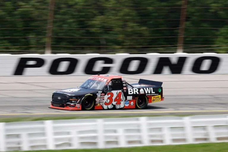 Лэйн Риггс одержал драматичную победу в гонке NASCAR Truck Series в Поконо