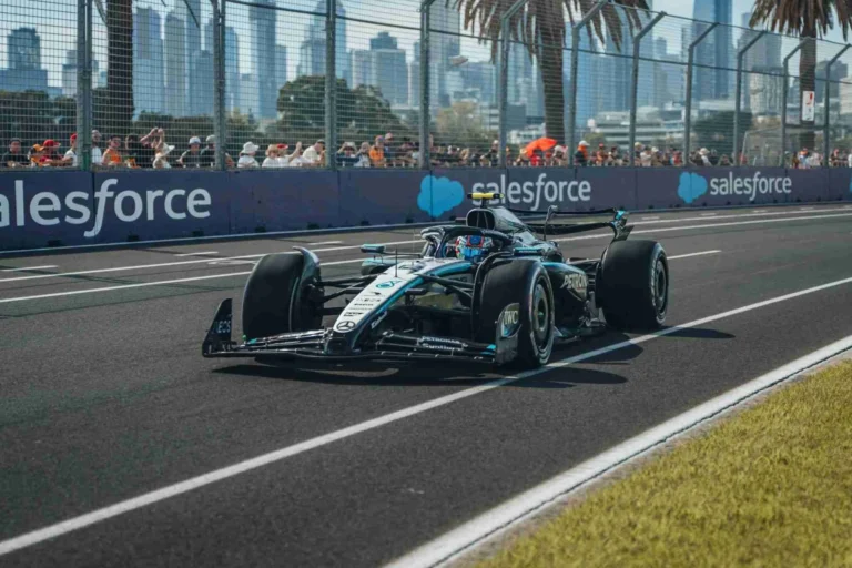 Пилот Mercedes Антонелли успешно совмещает карьеру в Формуле-1 с учебой