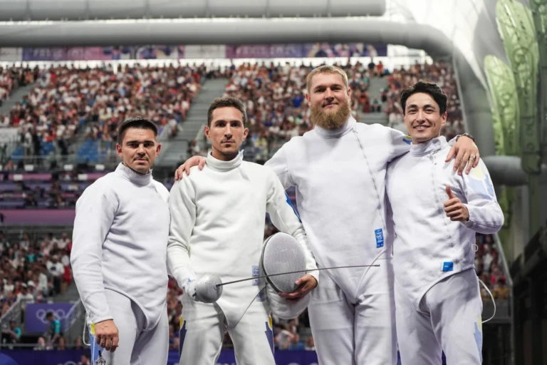 Казахстан завоевал серебряную медаль чемпионата Азии по фехтованию на шпаге