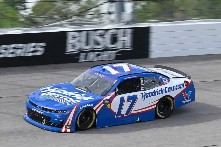 Чейз Эллиотт NASCAR Xfinity жарысында Аллгайермен қақтығысудан кейін жеңістен айырылды