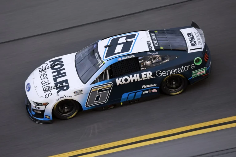 Кесловски NASCAR Поконо жарысында пит-стопта өкінішті қате жіберді