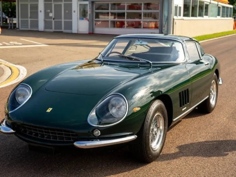 Шарль Леклер $2,5 млн тұратын сирек кездесетін Ferrari рулінде көрінді